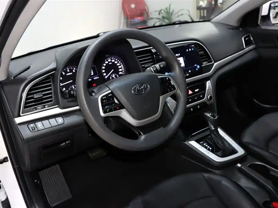 Hyundai Elantra 2016 Model 1.6L Automatic Smart Elite фото 10