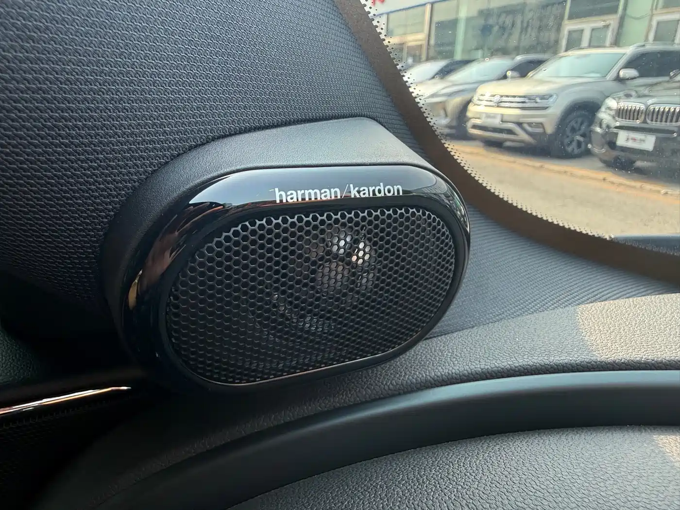 MINI CLUBMAN 2023 Final Edition The Last Gentleman Commemorative Edition фото 15