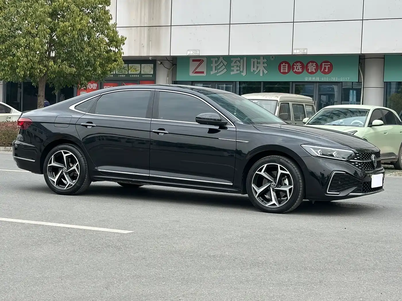Volkswagen Passat 2024 380TSI Starlight Luxury Edition фото 3