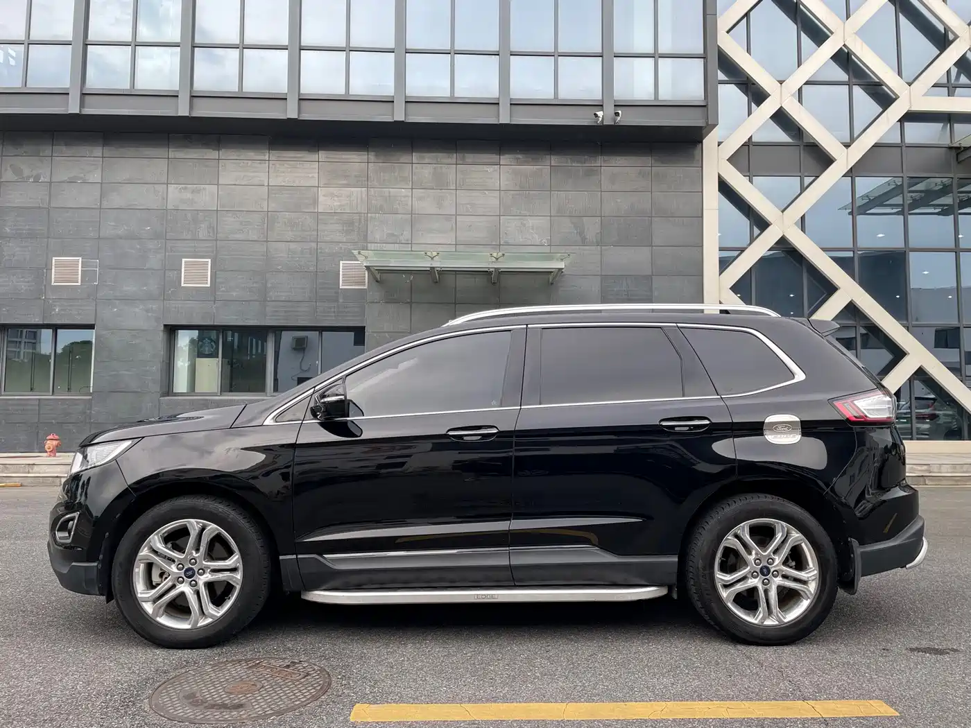 Photo 5 - Ford Edge