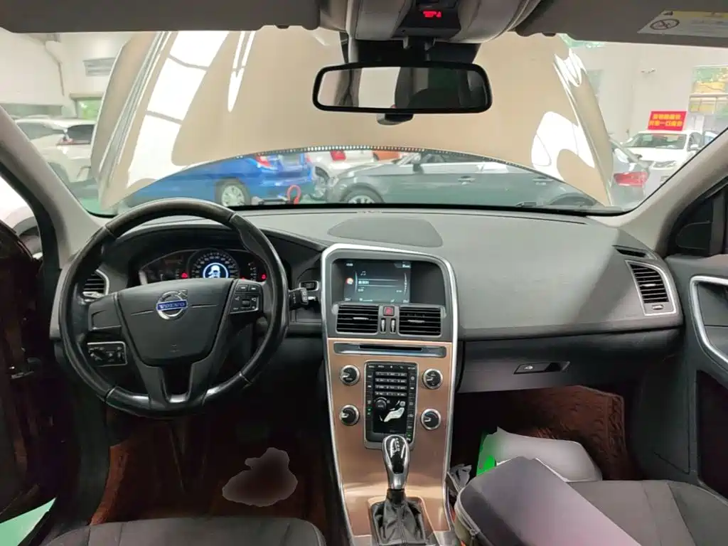 Фото 10 - Volvo XC60