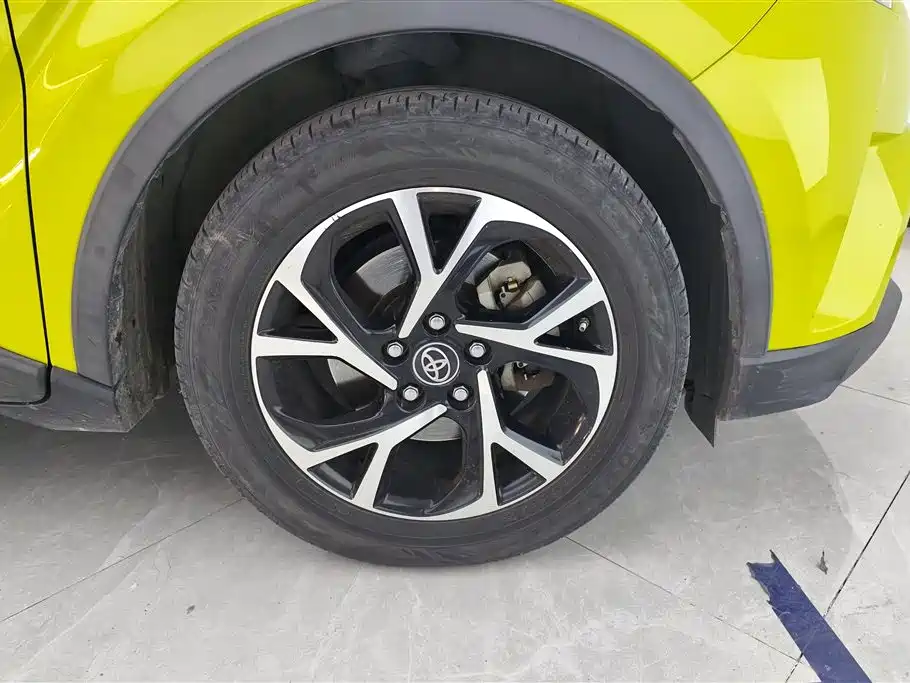 Toyota C-HR 2018 2.0L Leading Sunroof Edition China VI фото 6