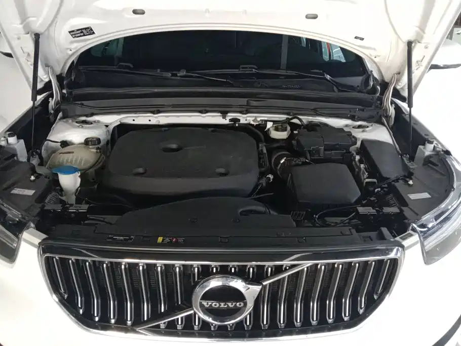 Фото 10 - Volvo XC40