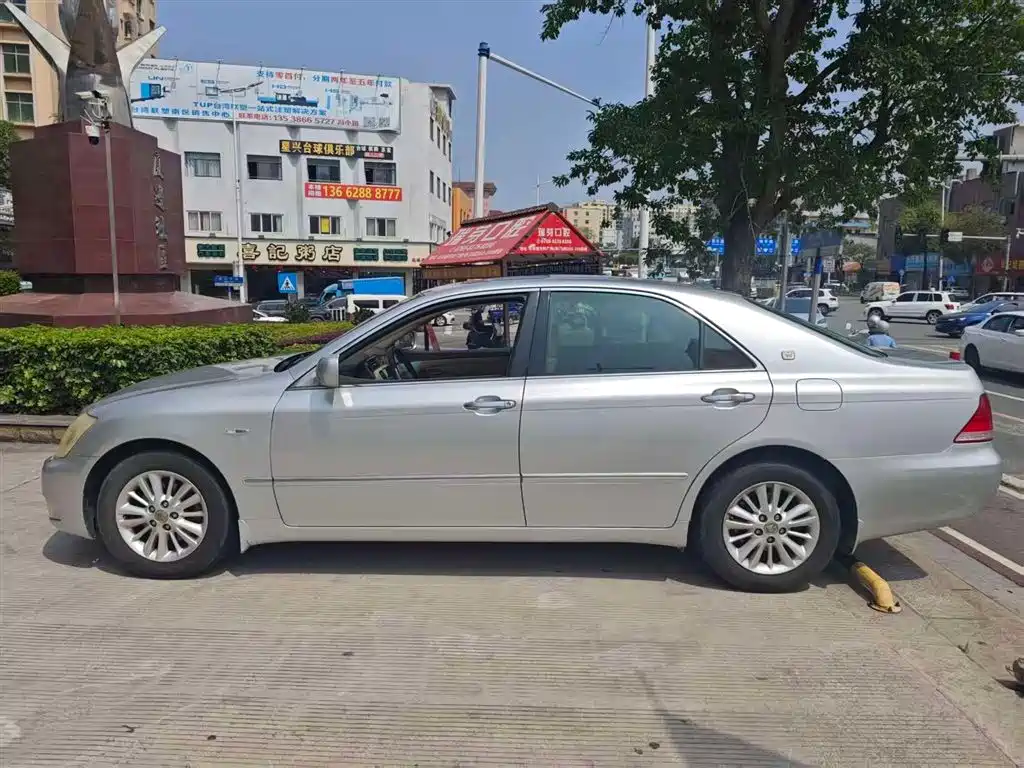 Toyota Crown 2009 2.5L Royal Special Enhanced Edition фото 3