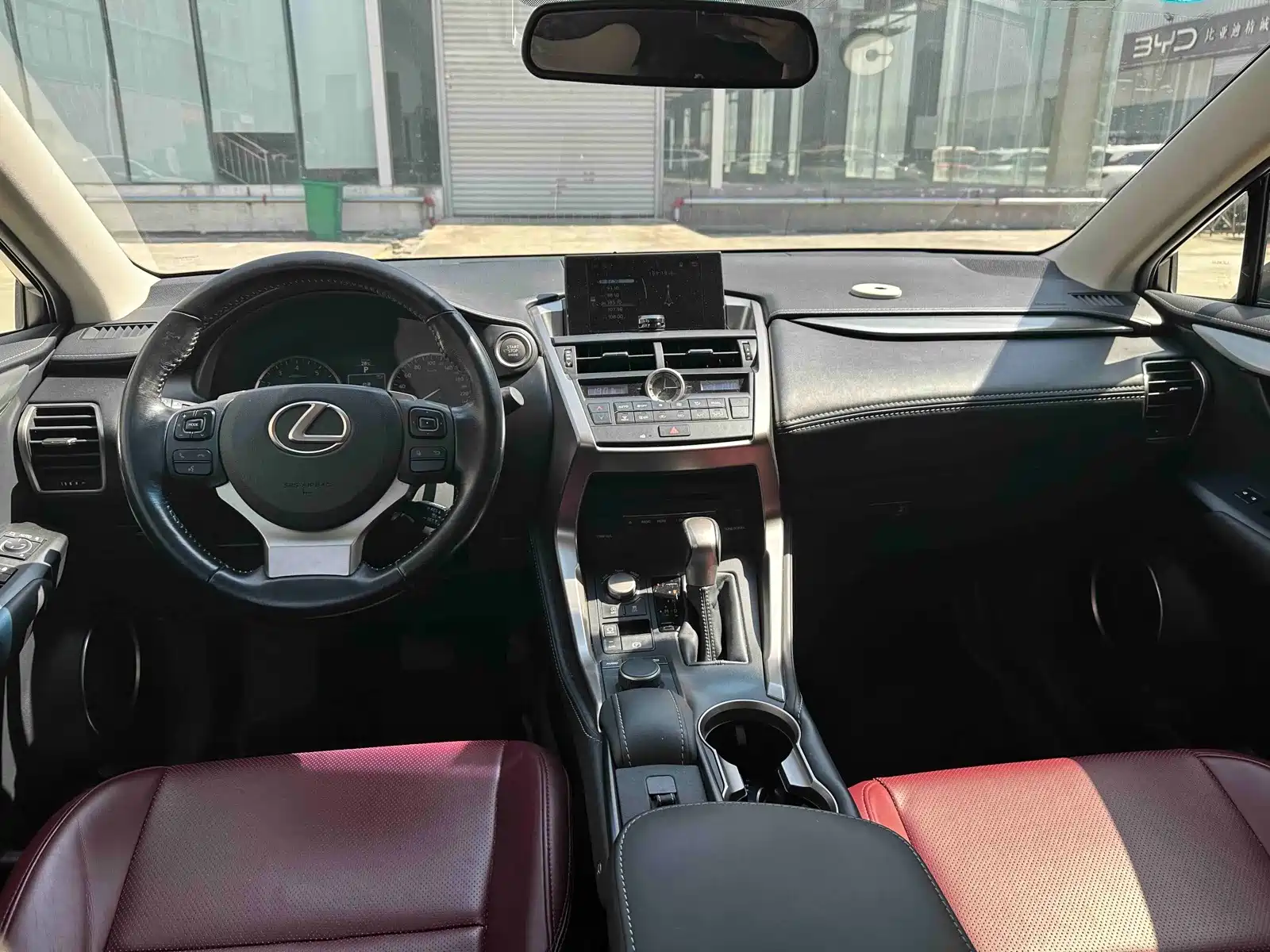 Фото 3 - Lexus NX