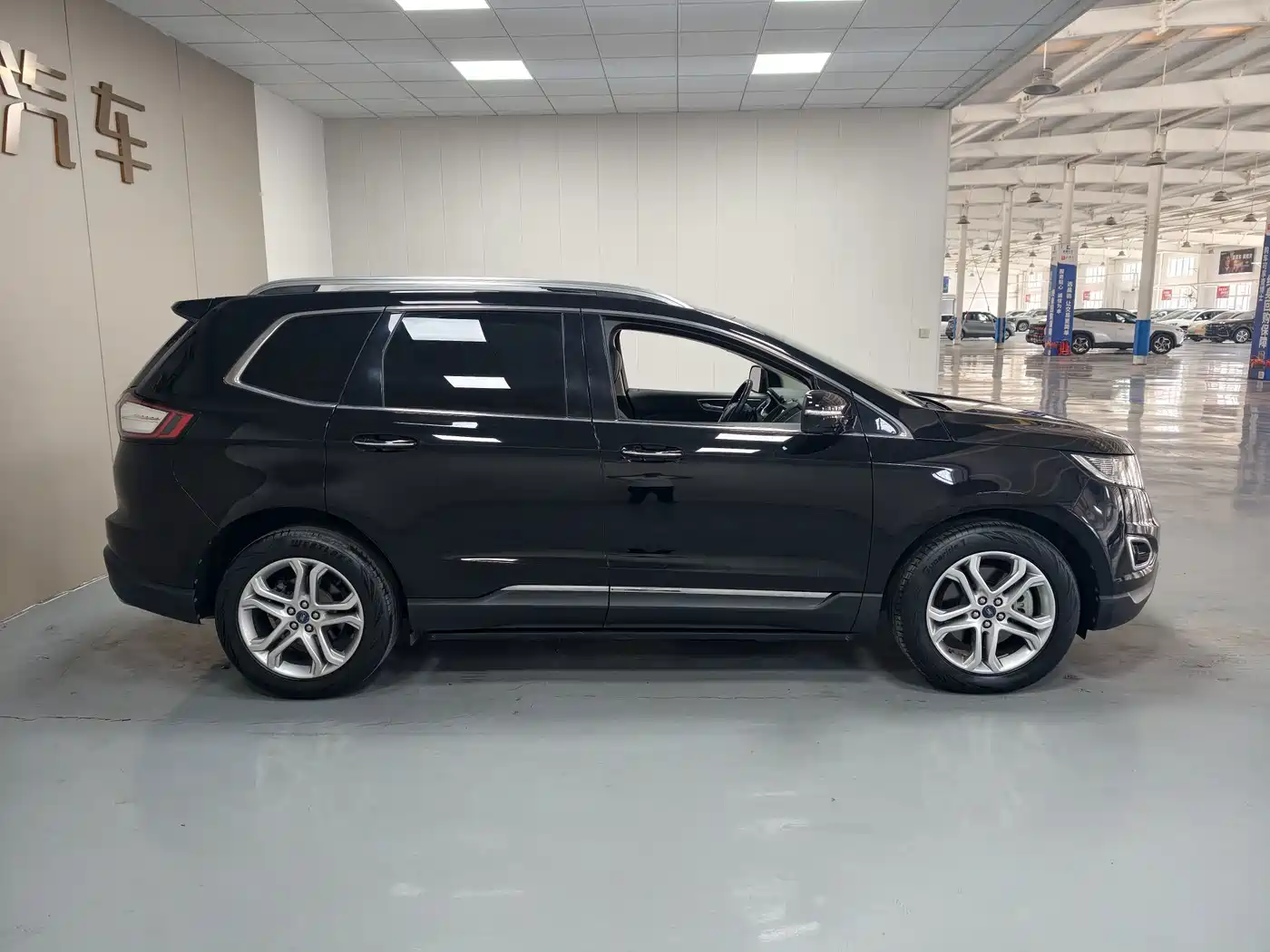 Ford Edge 2018 2018 EcoBoost 245 FWD Luxury 7-seater China V