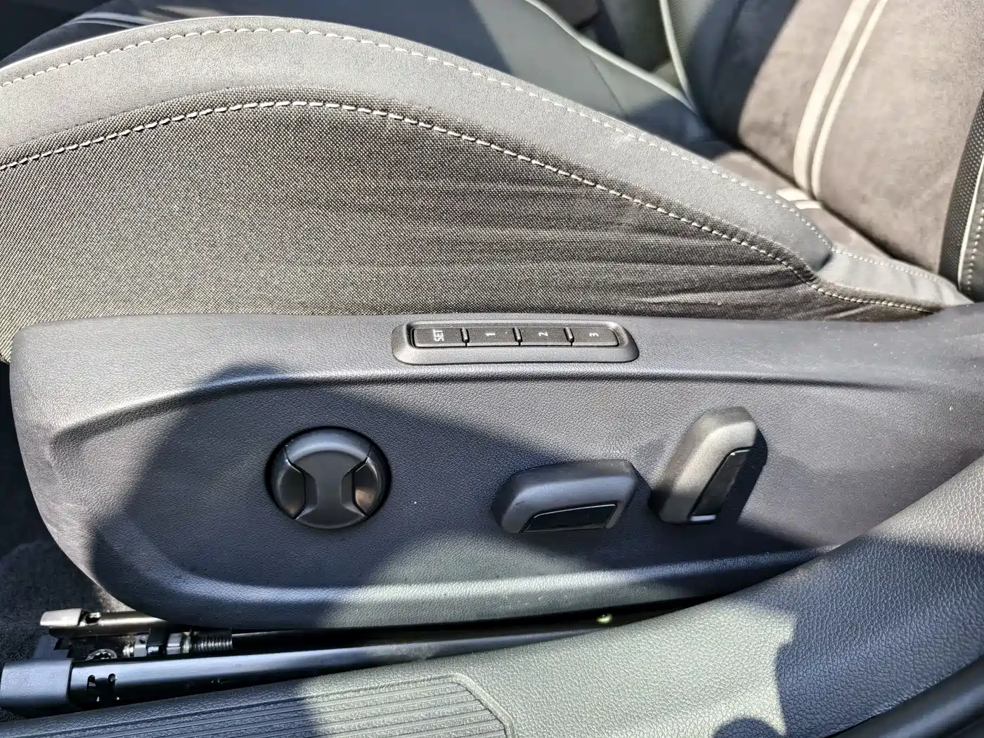 Volkswagen Golf 2023 Model 280TSI DSG R-Line фото 9