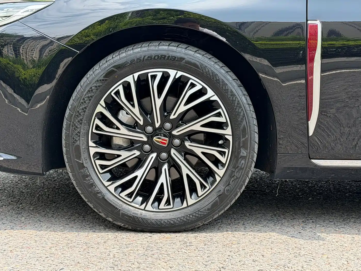 Hongqi H5 2024 2.0T Automatic Smart Connect Flag Smooth Edition фото 6