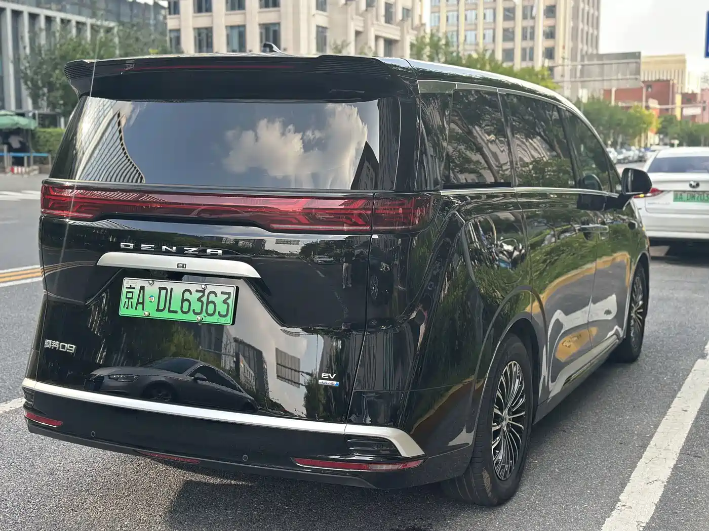 Denza D9 2025 2025 EV Smart Drive Edition 620 Luxury