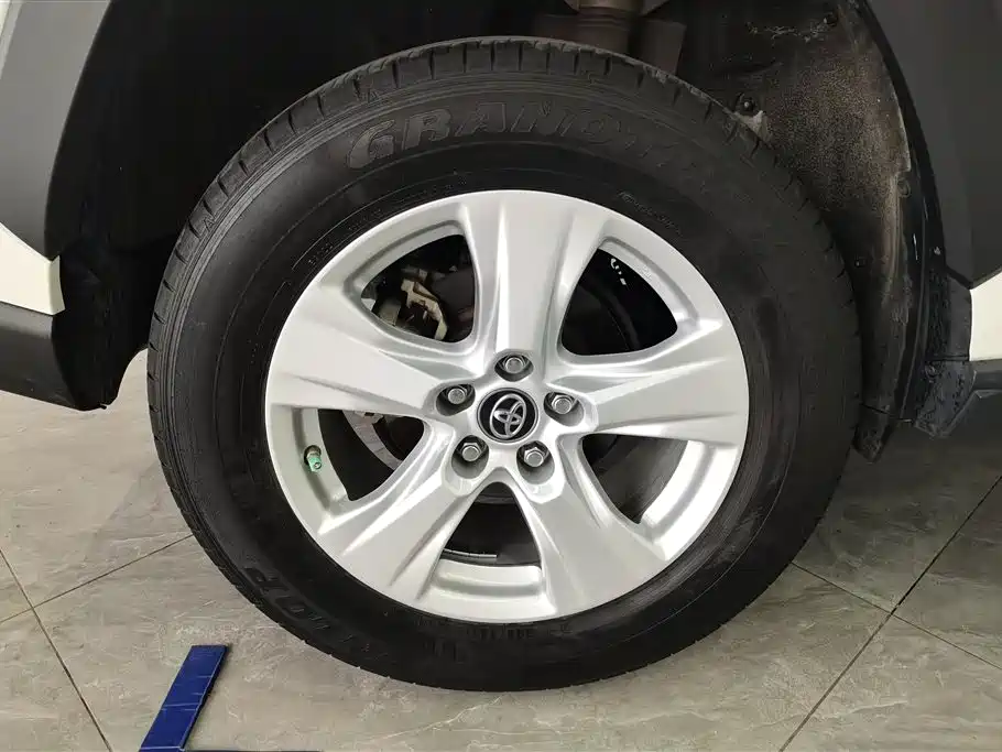 Toyota RAV4 Rongfang 2020 2.0L CVT 2WD Urban Edition фото 6