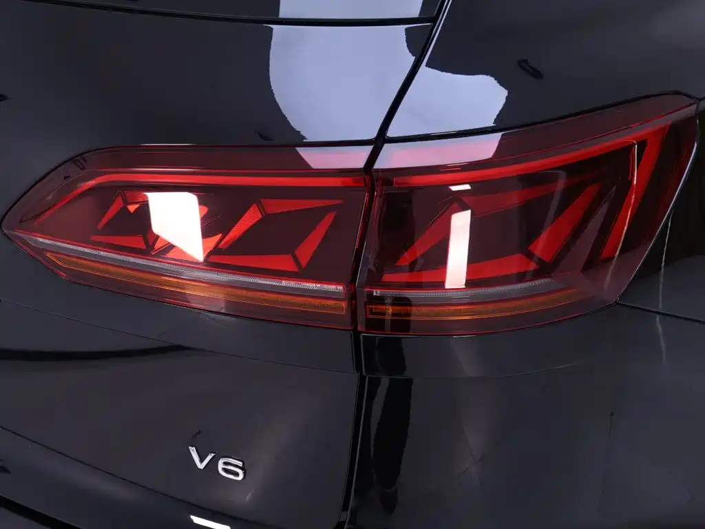 Фото 9 - Volkswagen Touareg