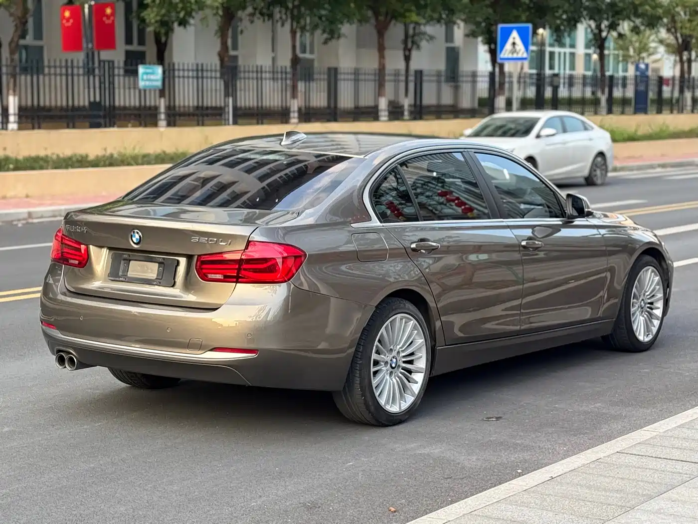 BMW 3 Series 2018 320Li Fashion Style фото 18