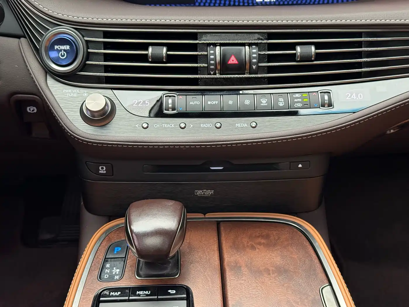 Lexus LS 2018 500h Executive Edition China VI фото 11