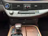 Фото 11 - Lexus LS