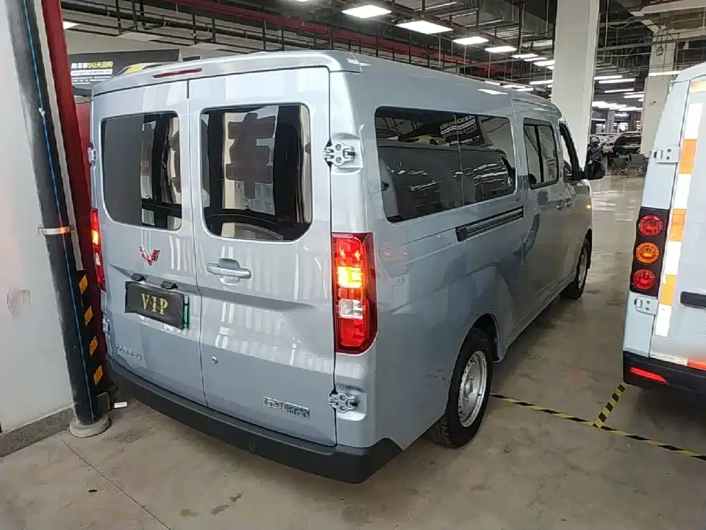 Wuling Motors Wuling Yangguang 2026 2024 300KM Comfort Bus Version 75kW