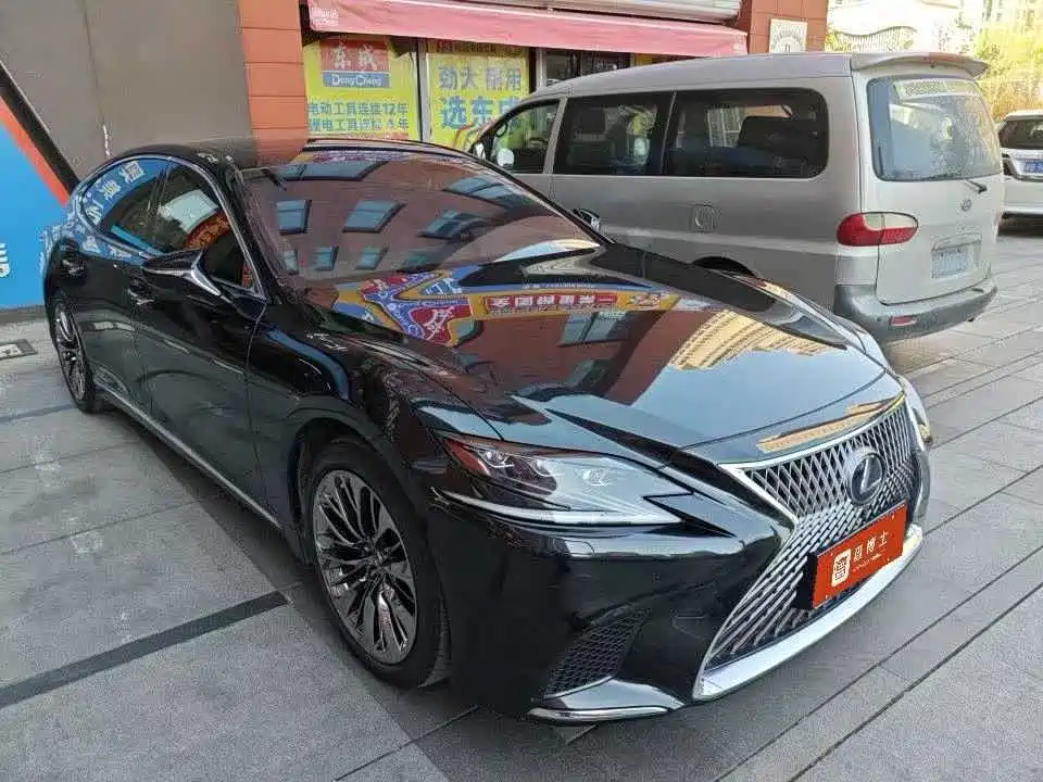LEXUS LS
