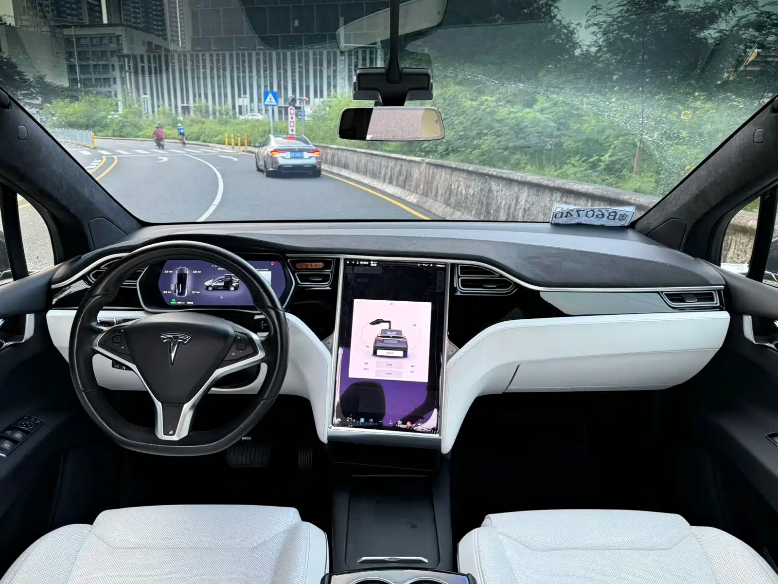 Фото 10 - Tesla Model X