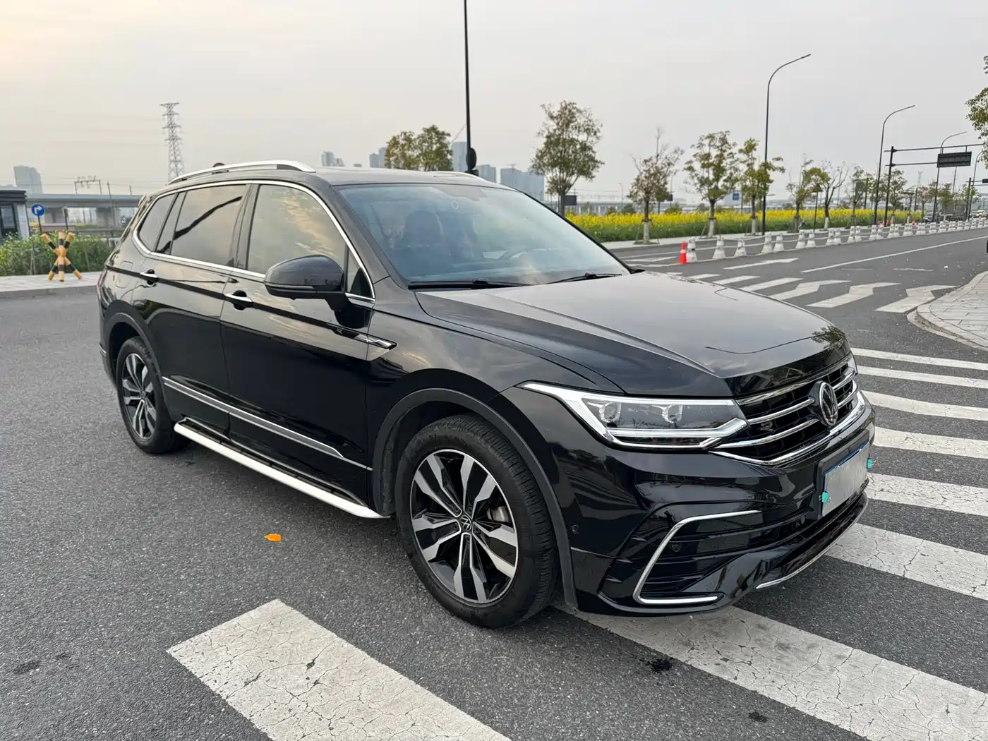 Volkswagen Tiguan L 2024 330TSI Automatic 2WD R-Line Premium Enjoyment Edition фото 3