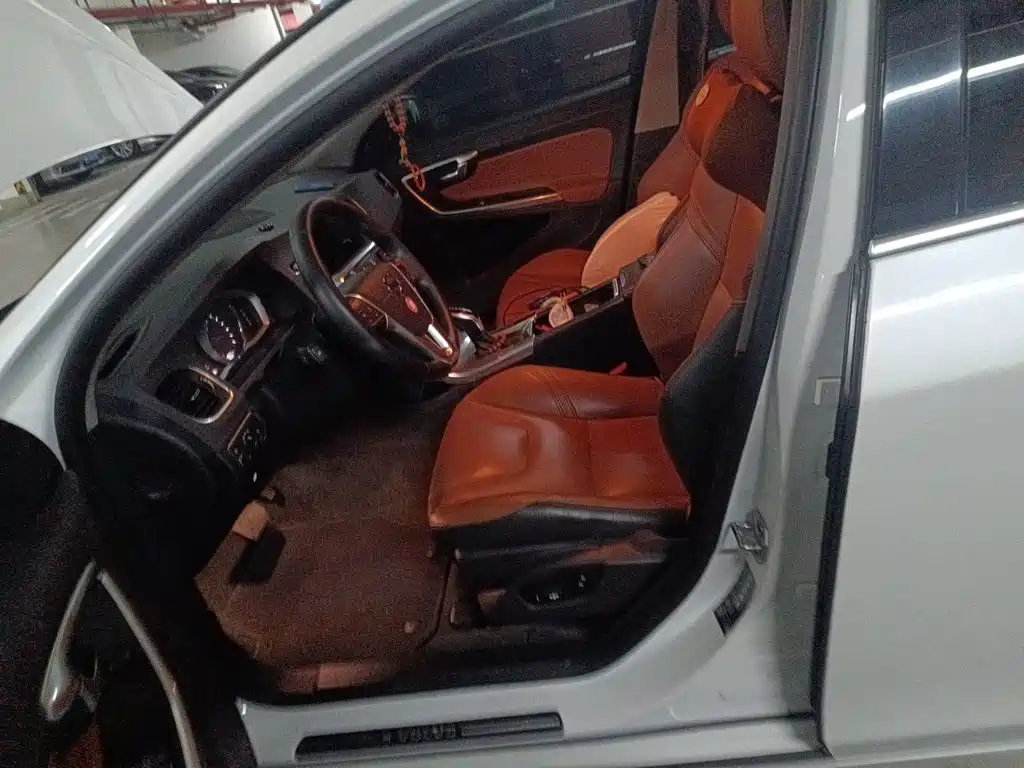 Photo 8 - Volvo S60