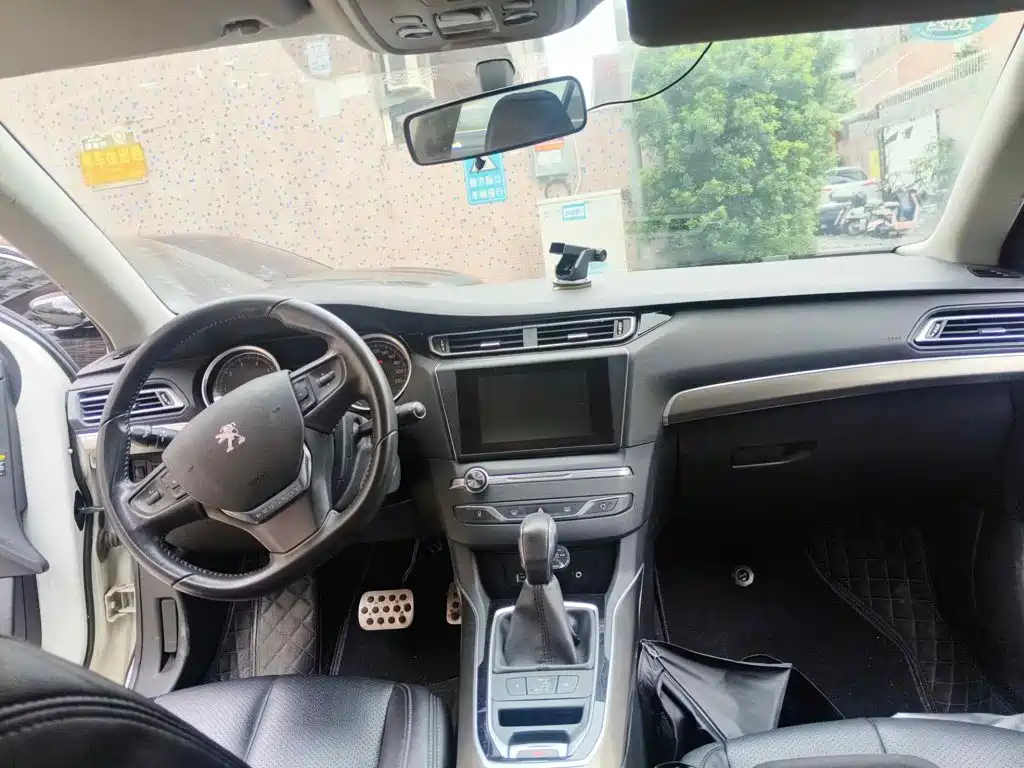 صورة 11 - Peugeot 408