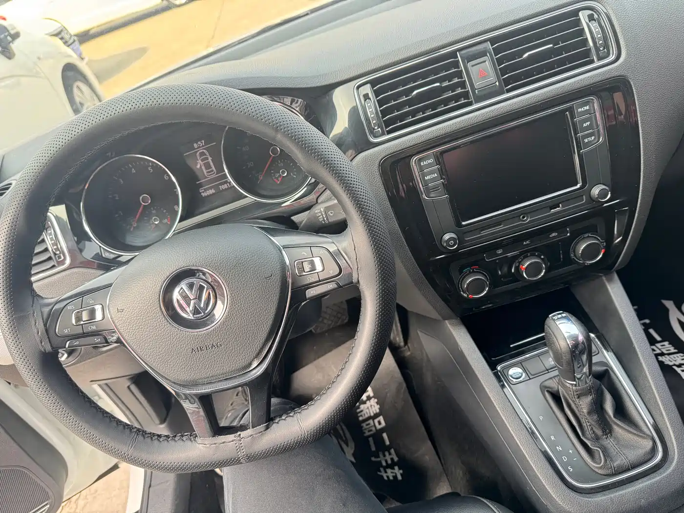 Volkswagen Sagitar 2018 280TSI DSG Spark Edition фото 12