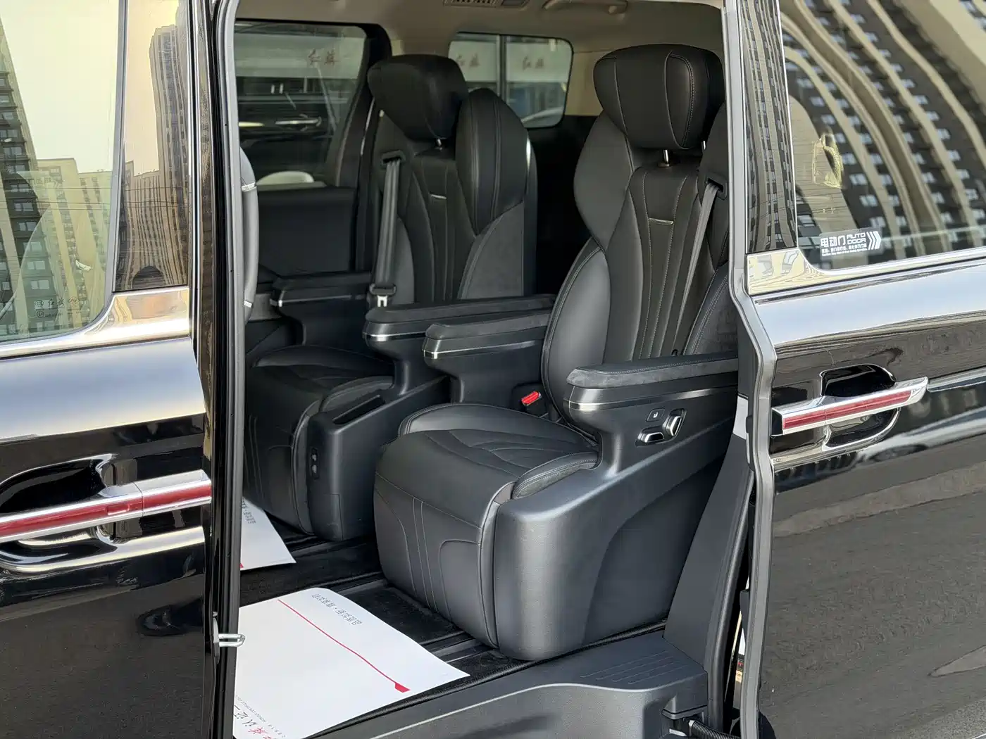 Hongqi HQ9 PHEV 2024 Model 2.0T AWD Business Edition фото 15