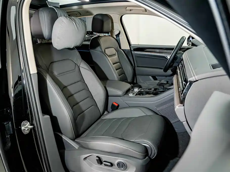 Volkswagen Touareg 2023 2023 3.0TSI R-Line Black Sports Package