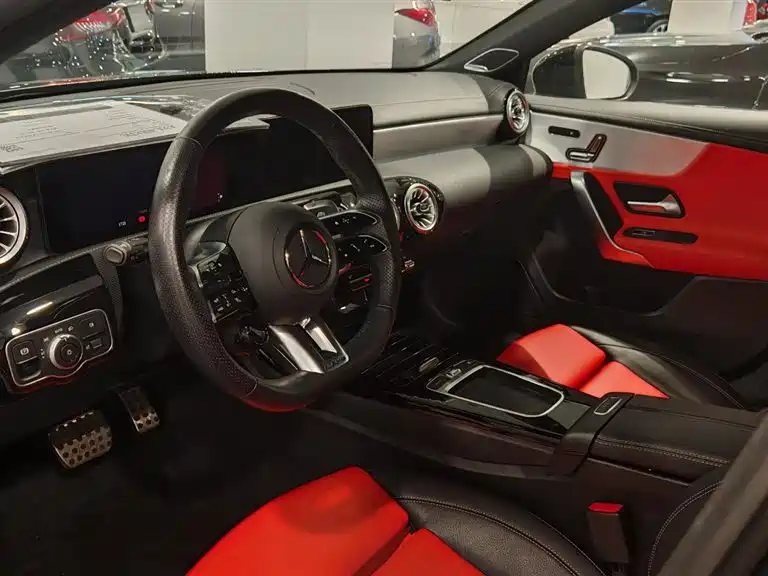 Mercedes-Benz A-Class AMG 2025 AMG A 35 L 4MATIC фото 11