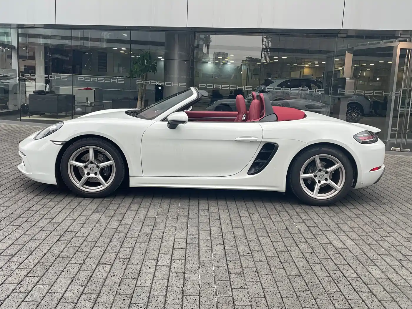 PORSCHE 718