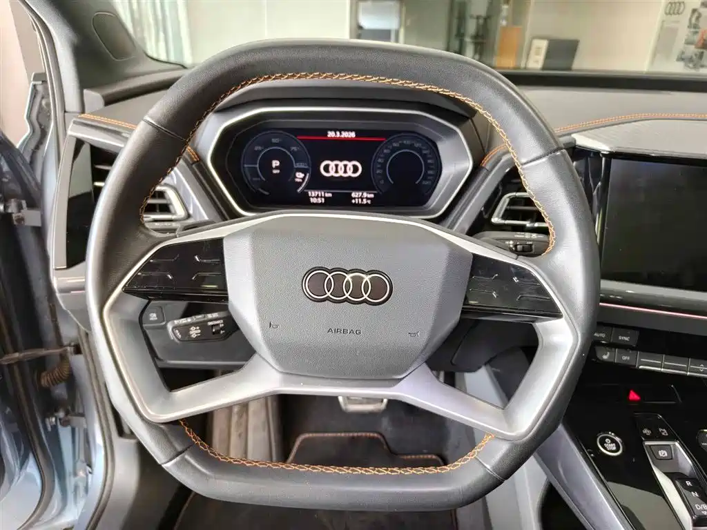 AUDI Q4 E TRON