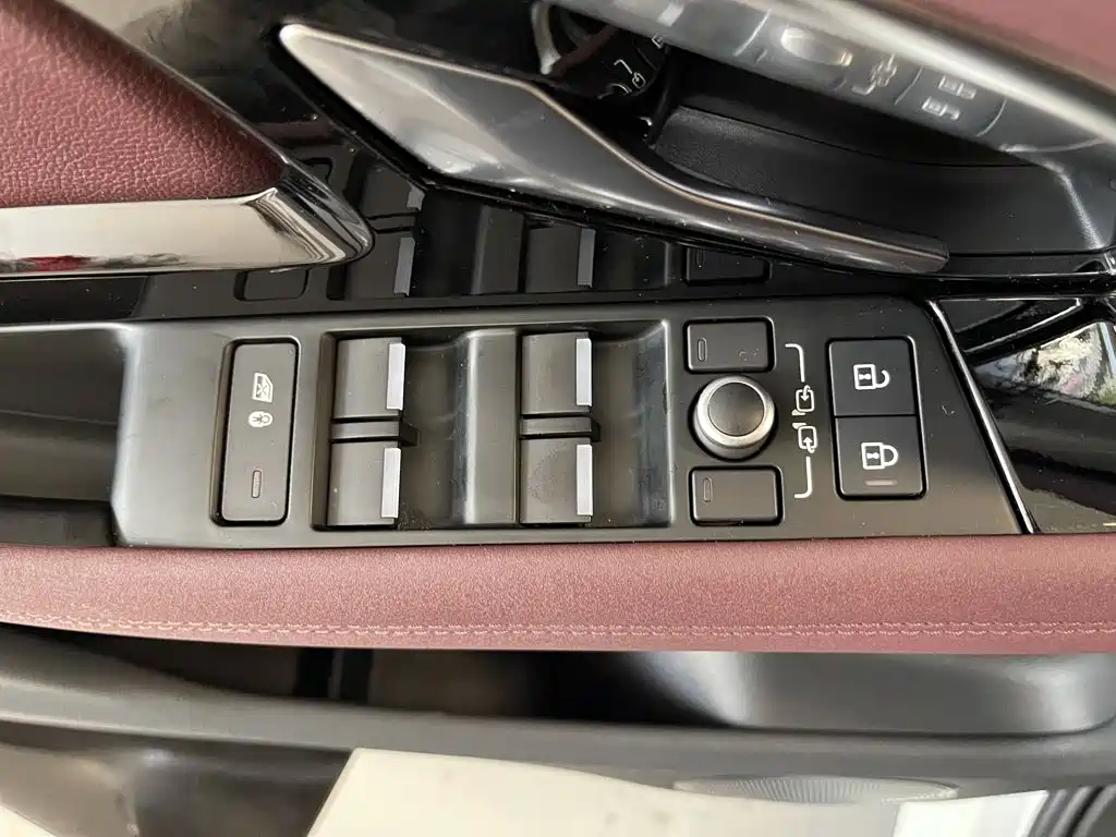 Land Rover Range Rover Evoque New Energy 2022 2022 Range Rover Evoque L P300e Plug-in Hybrid