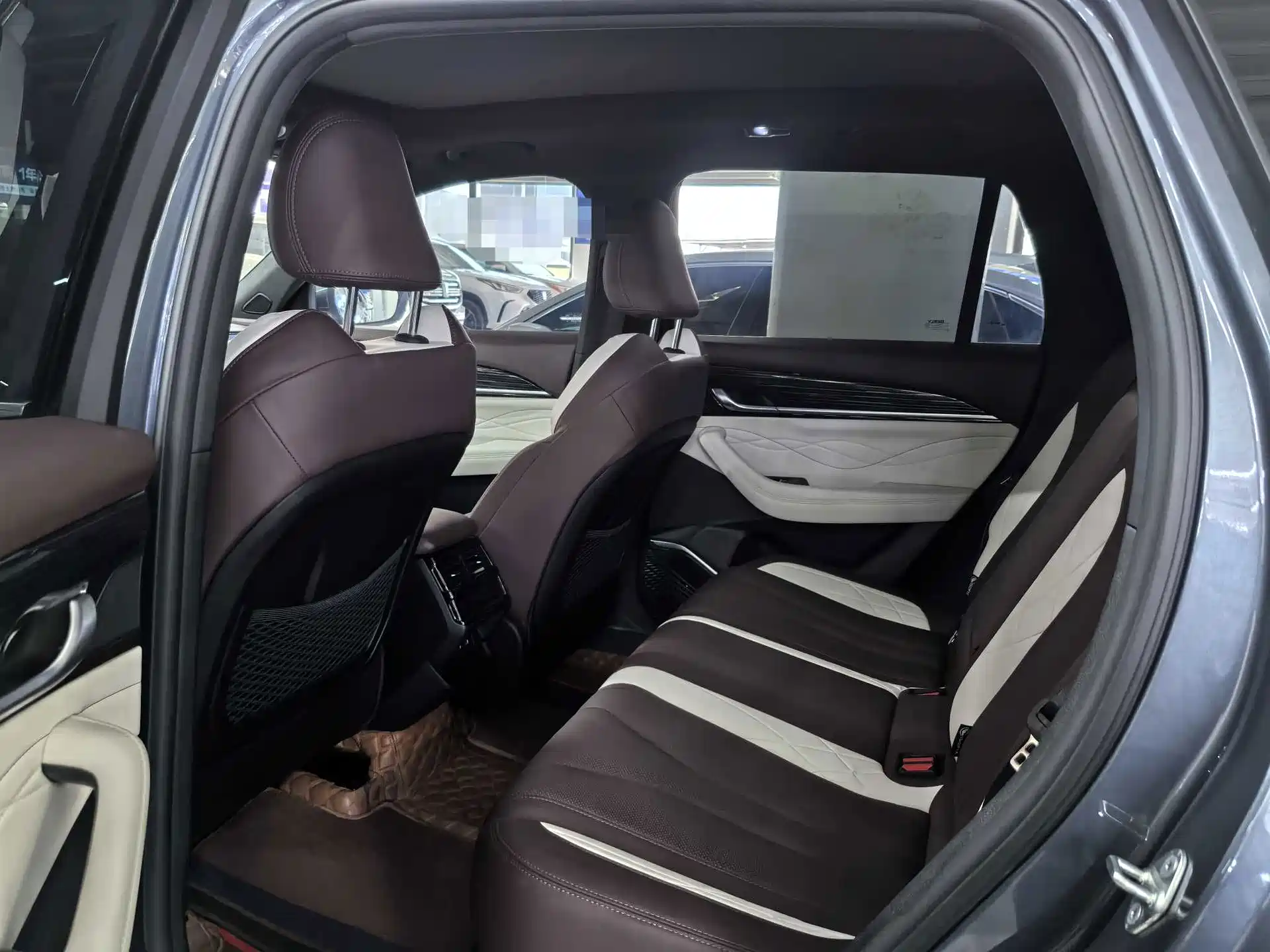 Фото 9 - Geely Monjaro