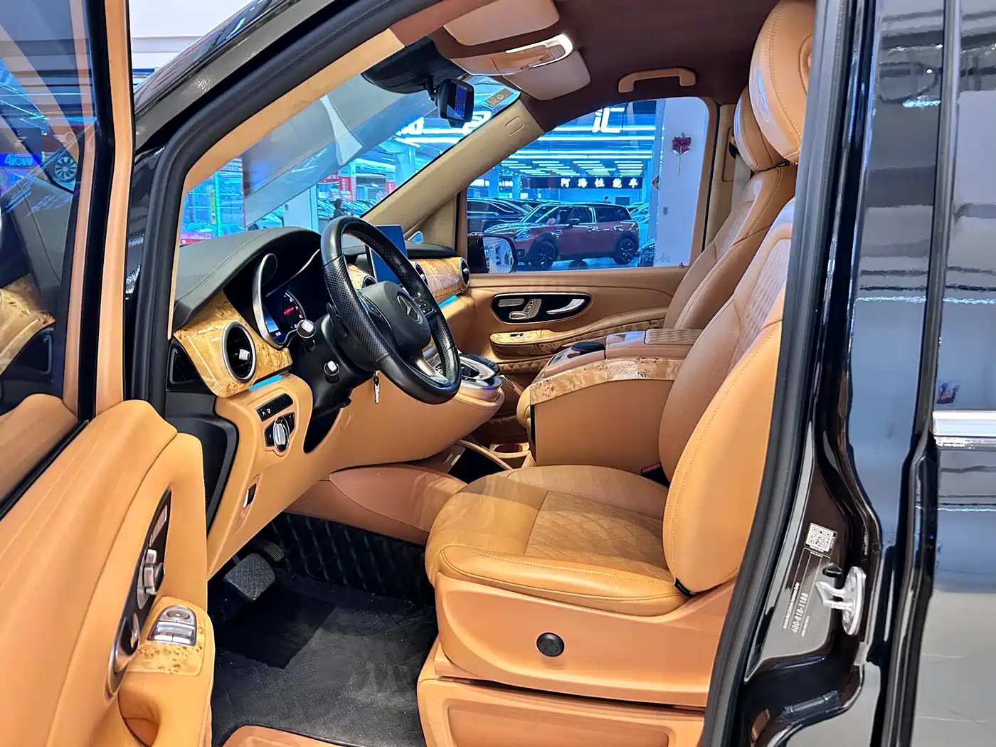 Mercedes-Benz V-Class 2018 V 260 L Premium Long Wheelbase Edition China VI фото 11