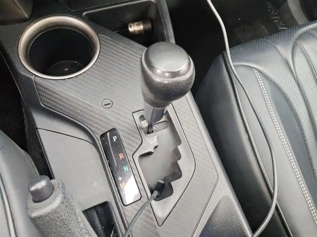 Toyota RAV4 Rongfang 2015 2.0L CVT 2WD Trend Edition фото 7