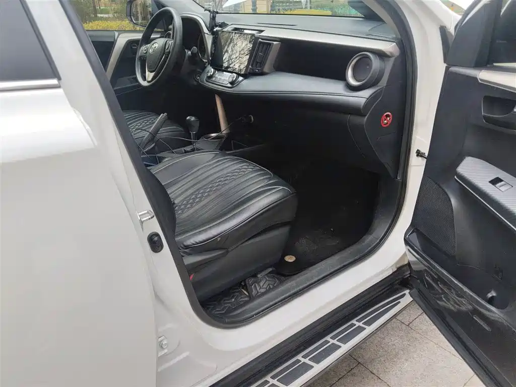 Toyota RAV4 Rongfang 2015 2.0L CVT 2WD Trend Edition фото 20