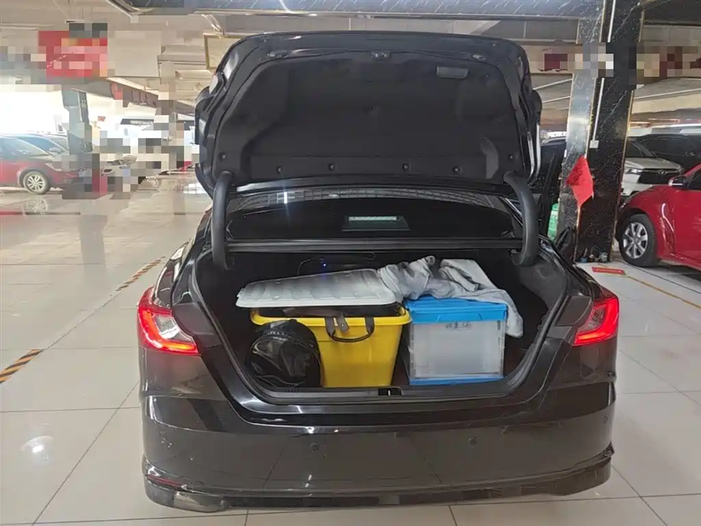 Toyota Camry 2024 Hybrid 2.0HE Elite Edition фото 19