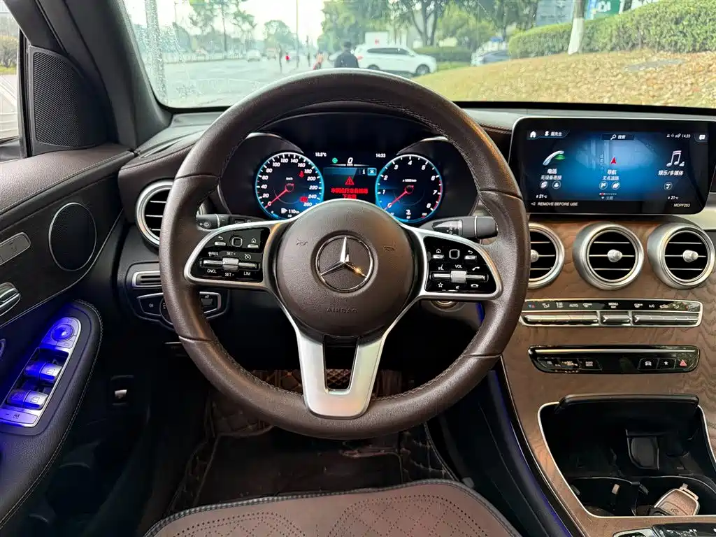 MERCEDES-BENZ GLC