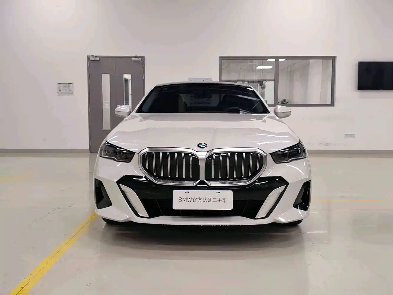 BMW 5 Series 2025 530Li Premium M Sport Package фото 2