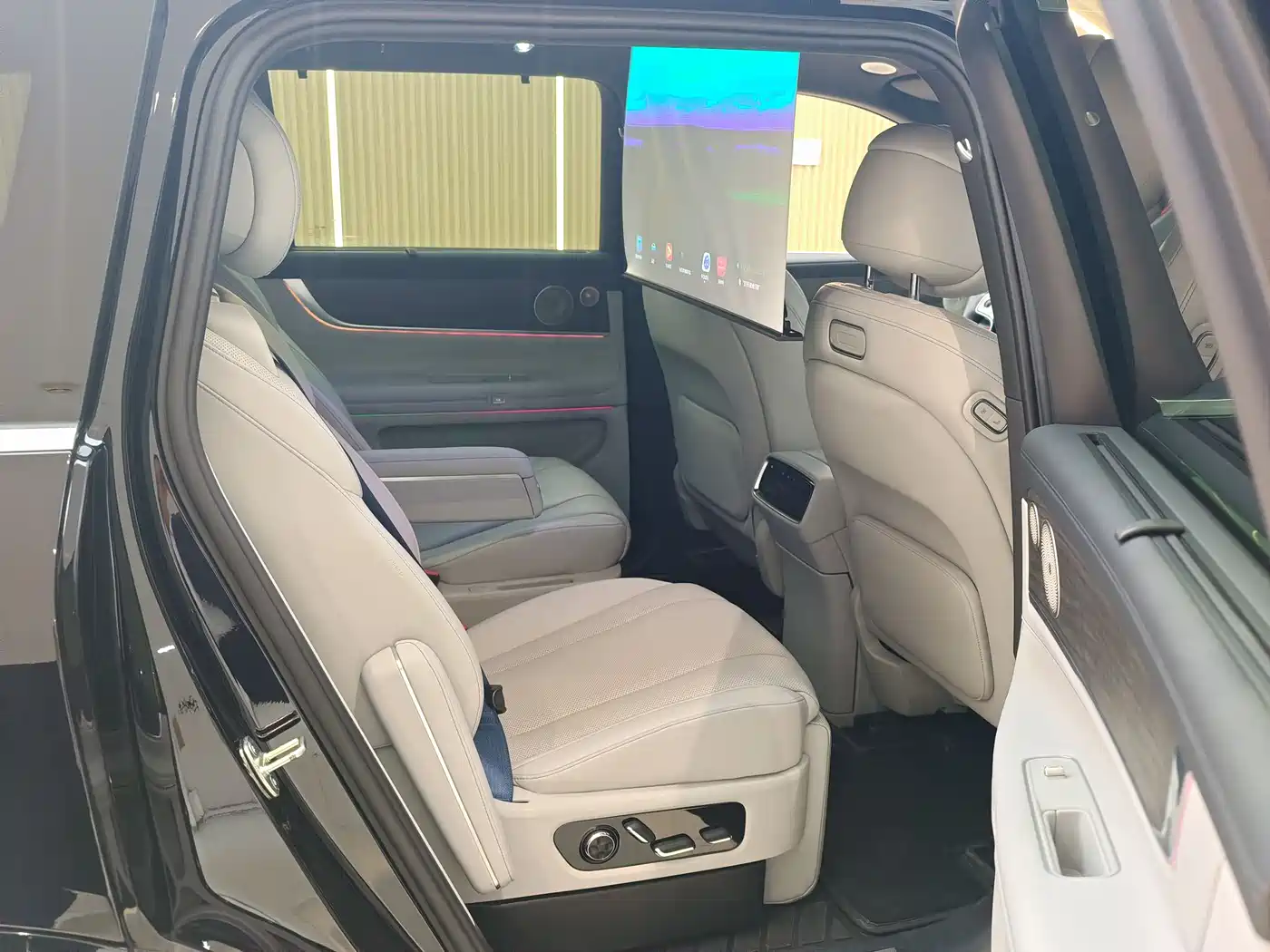 AITO Wenjie AITO M9 2024 Pure Electric Ultra 100kWh 6-Seater фото 22