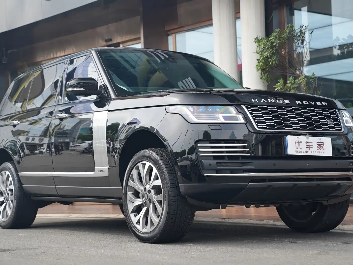 Land Rover Range Rover 2018 3.0 SC V6 AB Revered Genesis Extended Edition фото 3