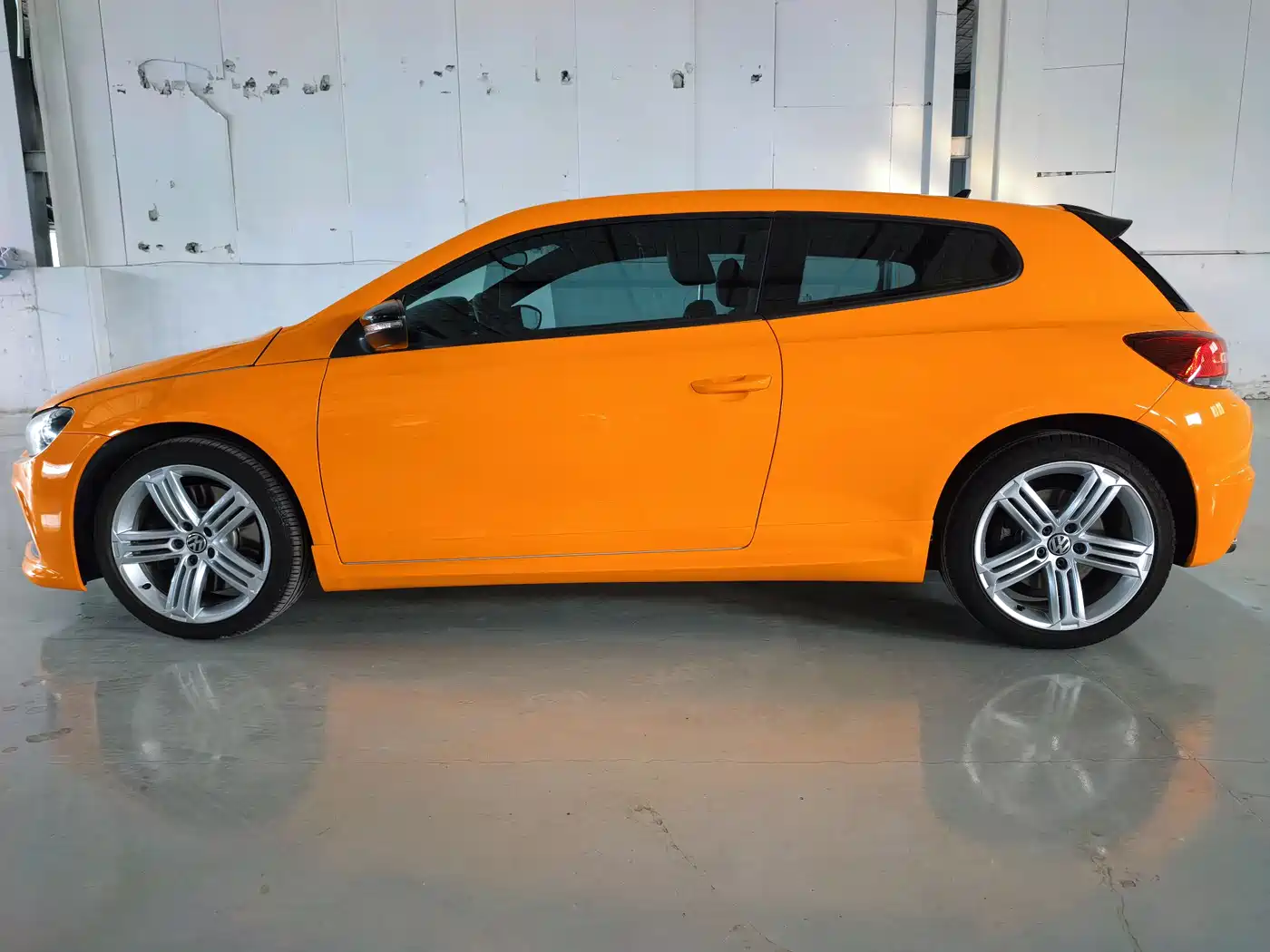 Volkswagen Scirocco 2011 Model R 2.0TSI фото 2