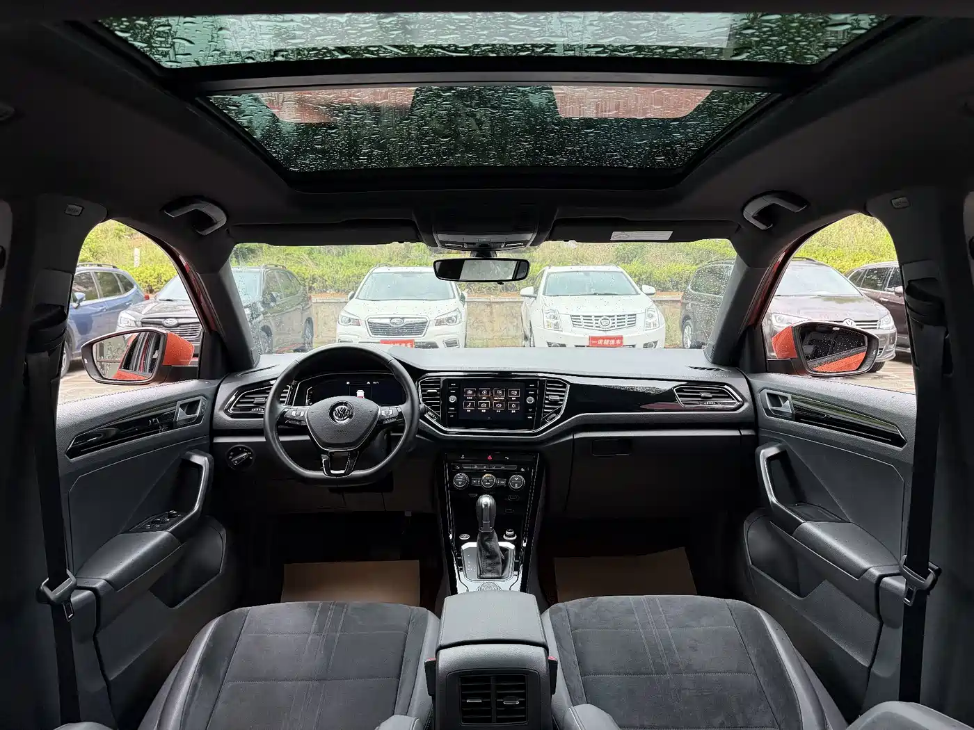 Photo 5 - Volkswagen T-ROC