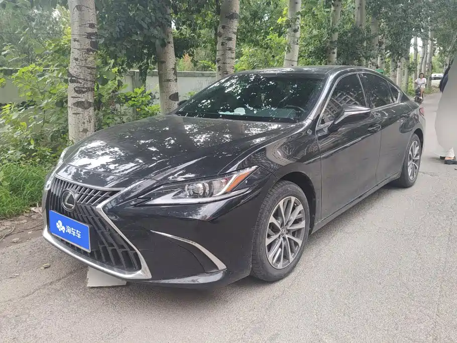 Фото 1 - Lexus ES