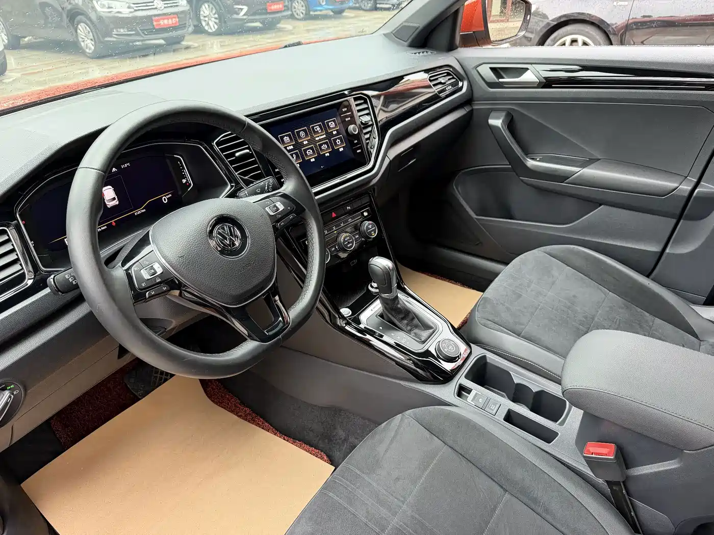 Photo 6 - Volkswagen T-ROC