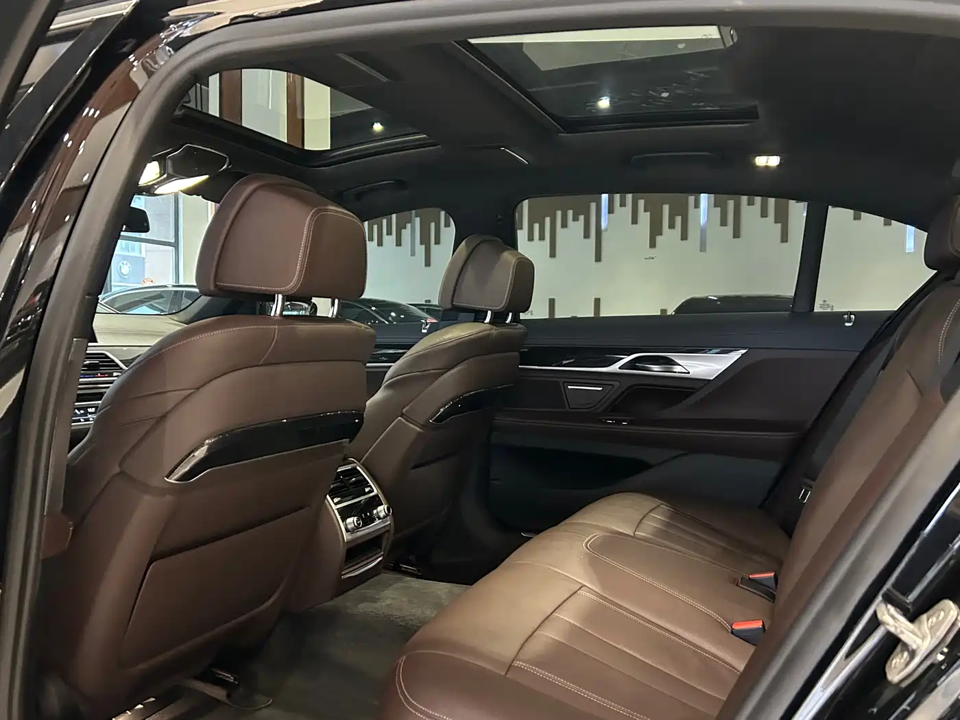 BMW 7 Series 2018 730Li Leading Type M Sport Package фото 18