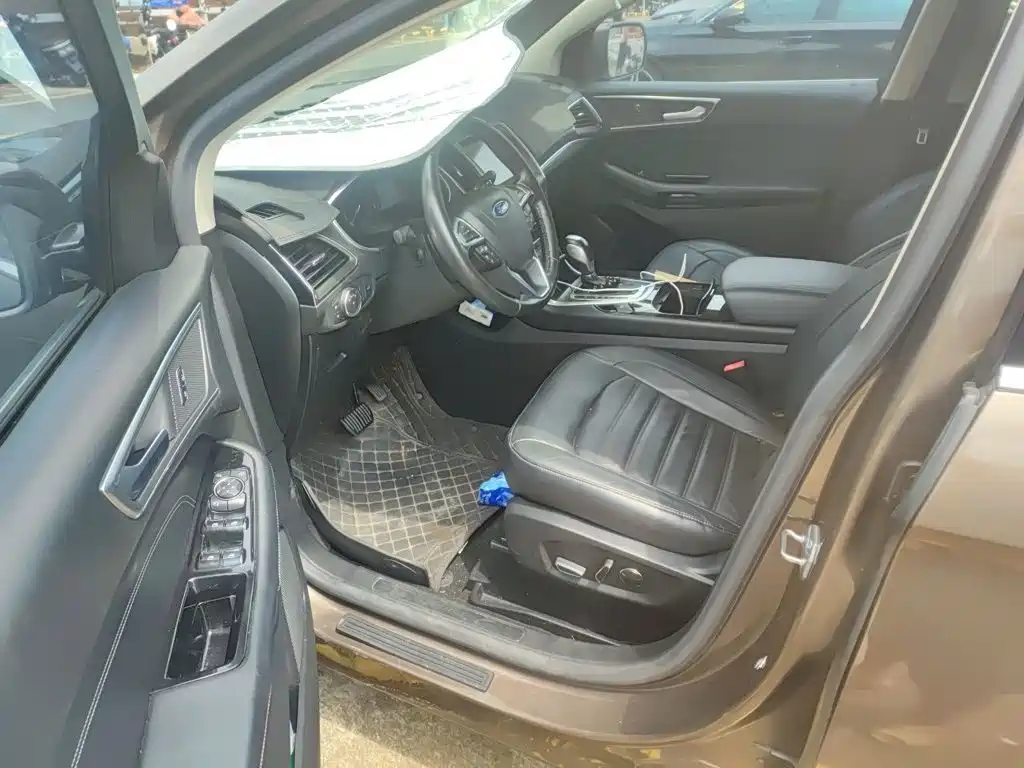 Фото 14 - Ford Edge