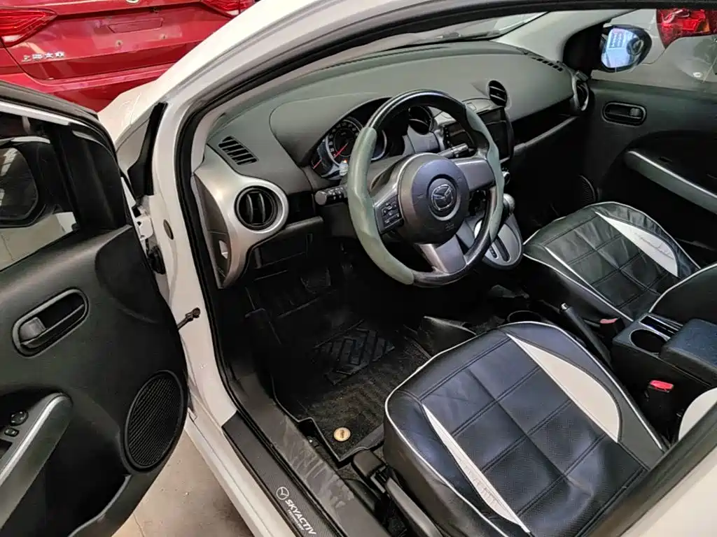 Фото 16 - Mazda 2