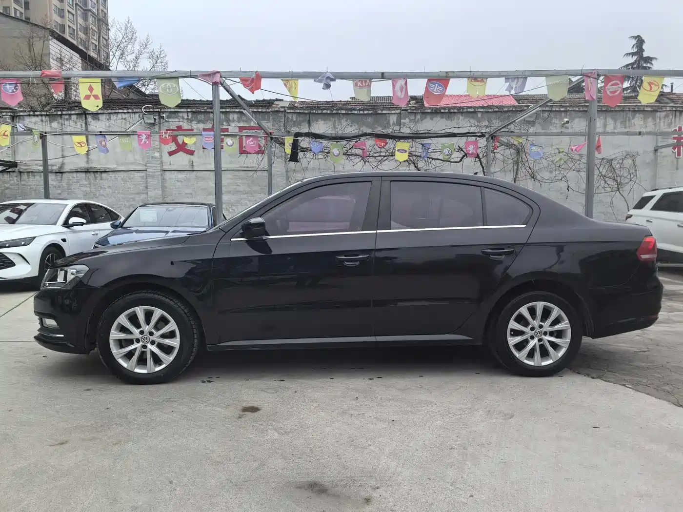 Volkswagen Lavida 2015 1.6L Automatic Comfort Edition фото 3