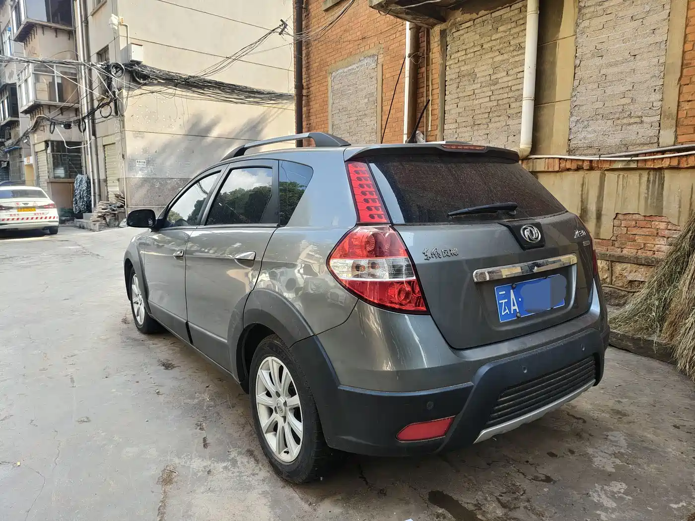 Dongfeng Aeolus Dongfeng Fengshen H30 2012 2012 1.6L Manual Premium Edition