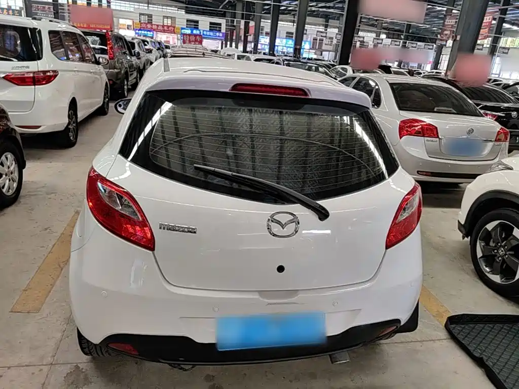 Фото 6 - Mazda 2